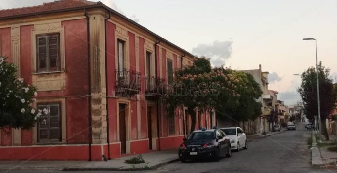 Mileto, effrazione in casa dell’anziana morta in solitudine: indagano i carabinieri