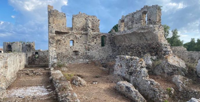 Castello di Bivona, lo storico Montesanti: «Modificate quel progetto. Fermate quella gara»