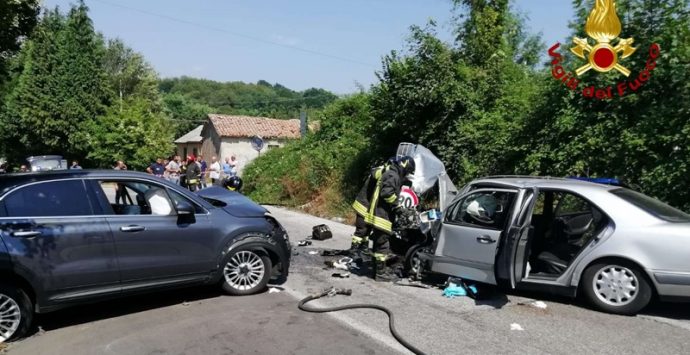 Scontro fra due auto nelle Serre: tre i feriti