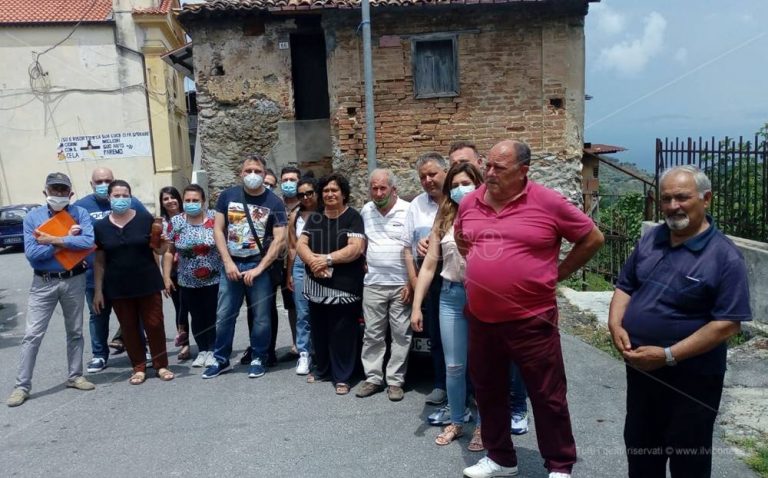 Vena Inferiore, l’incubo dei cittadini: «Dai rubinetti sgorga fogna» – Video