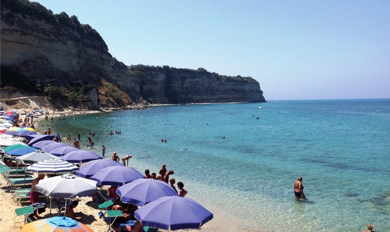 Gusti e bellezze della Costa degli dei, torna la guida turistica “Pronto estate”