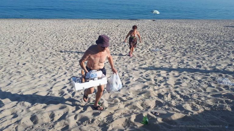 Bentornati sulla “spiaggia dei lordazzi”, l’arenile è di nuovo una discarica