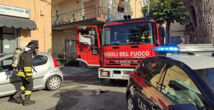 Incendio in un bar nel centro di Tropea, panico tra i presenti