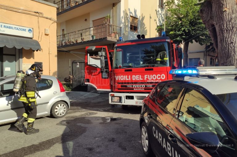 Incendio in un bar nel centro di Tropea, panico tra i presenti