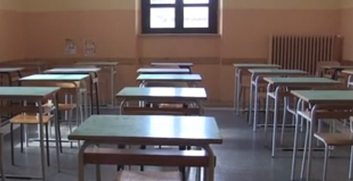 Covid, scuole chiuse a Drapia. A Tropea disposta la sanificazione della Primaria