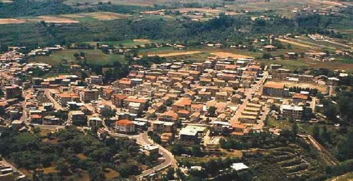 Insegnante positiva al Covid, scuole chiuse a Zungri