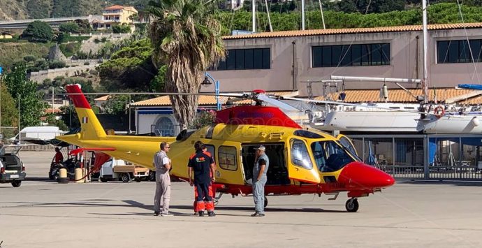 Cessaniti, travolto da un trattore mentre tenta di sistemarlo