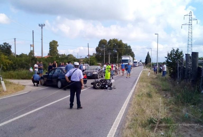 Incidente sulla Statale 18 a Pizzo, centauro in elisoccorso a Catanzaro – Video