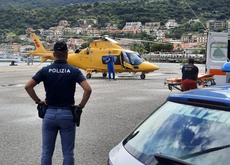 Prova a rientrare in casa dal balcone ma cade, grave 77enne di Vibo Marina