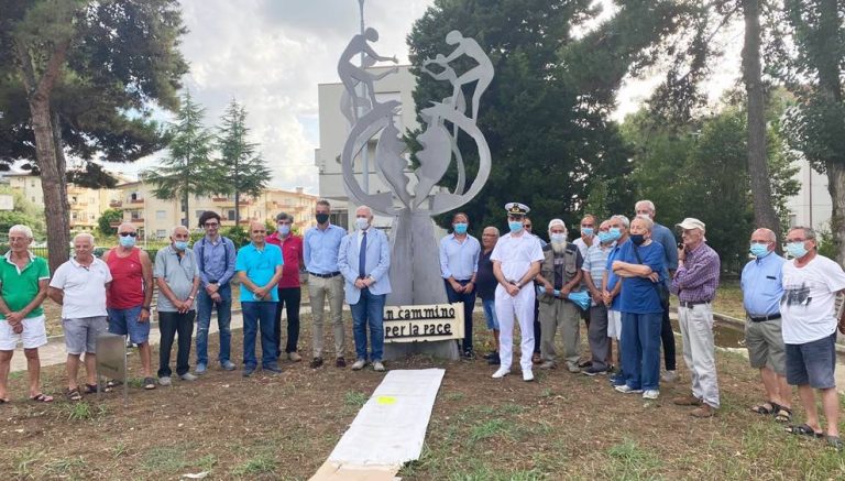 La scultura simbolo del Nuovo Pignone posizionata a Bivona