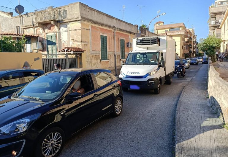 Tropea, caos e degrado in via IV novembre: nasce un comitato