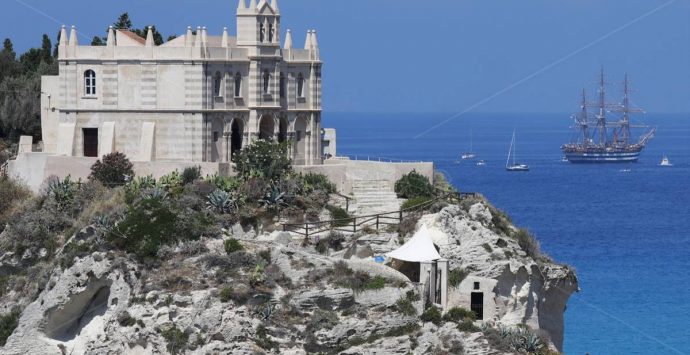 Nave Amerigo Vespucci, la signora dei mari compie 90 anni