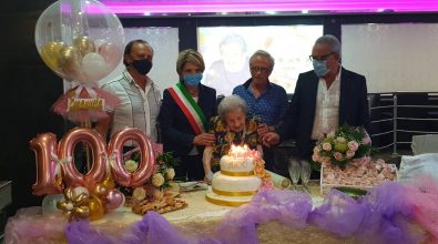 Vibo, festa grande per i 100 anni di nonna Emanuela