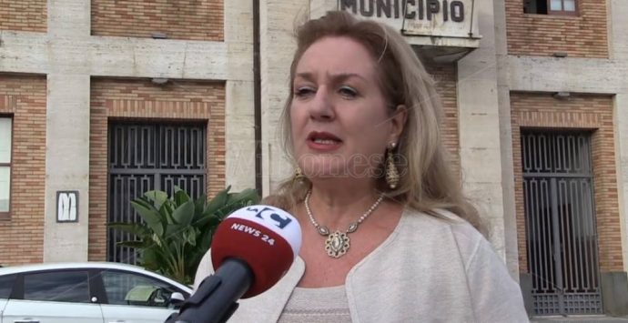 Comune di Vibo, salta un altro assessore: Franca Falduto cede il passo a Rosamaria Santacaterina