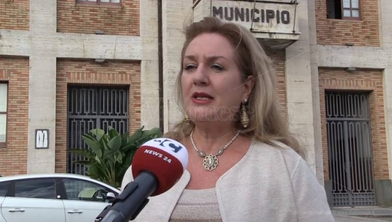 Comune di Vibo, salta un altro assessore: Franca Falduto cede il passo a Rosamaria Santacaterina