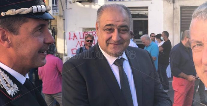 Zappia riapre la sua tabaccheria a Nicotera: «Denunciare è stata una gran cosa» – Foto/Video