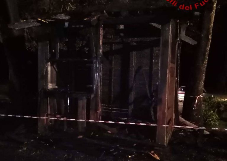 Casetta in fiamme a Serra San Bruno, la Pro loco ne dona un’altra al Comune