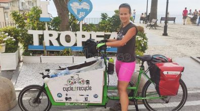 Il viaggio di Myra fa tappa a Tropea: 5mila bottiglie raccolte sulle strade d’Italia