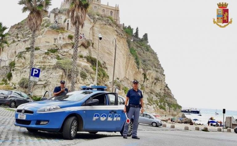 Detenzione di cocaina e hashish, denunciato giovane romano in vacanza a Tropea