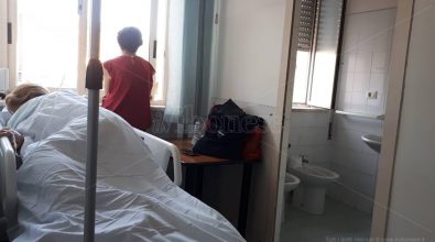 Ricoverati in barella allo Jazzolino: la sanità che vuol migliorare ma non può – Video