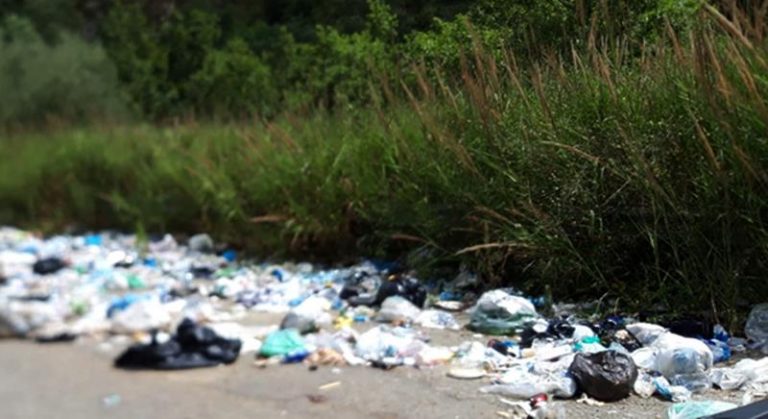 Località Celantonio di Vena Media alle prese con una montagna di rifiuti