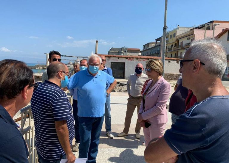 Lavori in piazza della Capannina, tecnici e amministratori sul cantiere