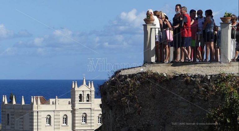 Tropea, agosto con il segno più. A settembre crollo degli arrivi dall’estero – Video