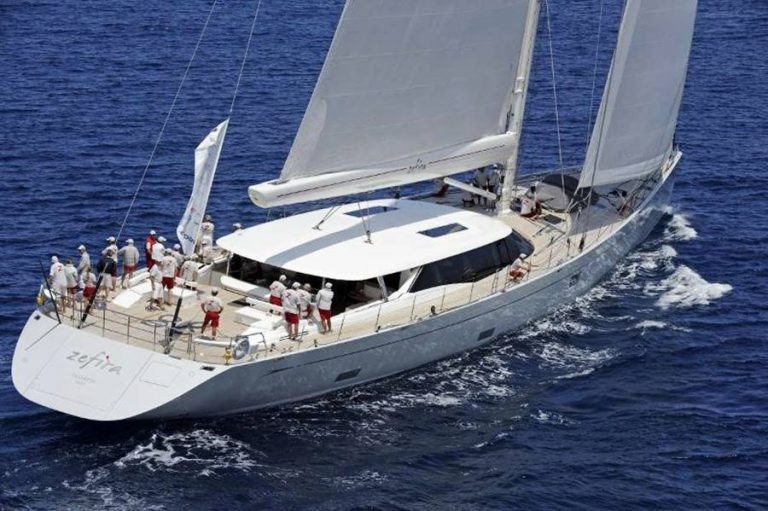 Zefira, il “miglior yacht a vela del mondo” in sosta a Vibo Marina