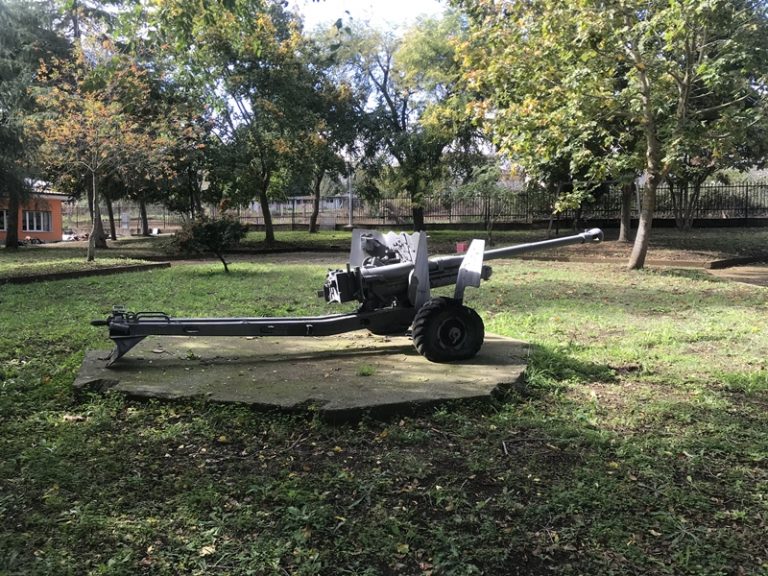 Cannone sul monumento ai caduti spostato nella villa, critiche a San Gregorio d’Ippona