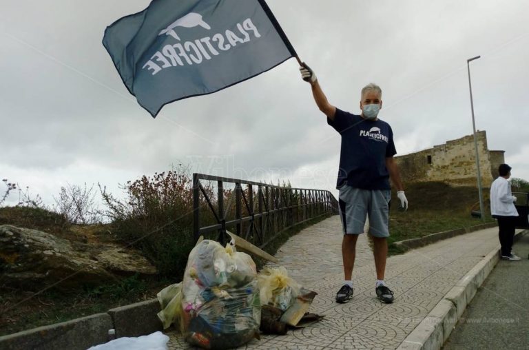 Plastic free approda a Vibo: volontari e amministratori contro la plastica – Video