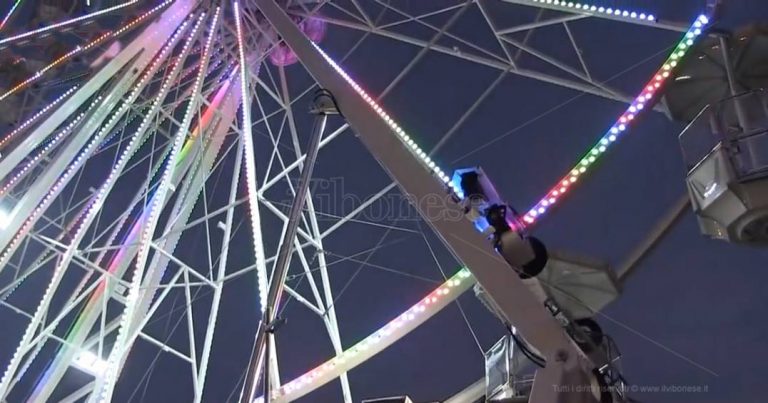 La paura del Covid rischia di far fermare la ruota panoramica di Vibo – Video