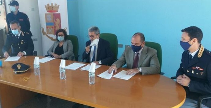 Ucciso a Cosenza, arrestata ex compagna di imputato per un omicidio avvenuto a Pizzo – Video