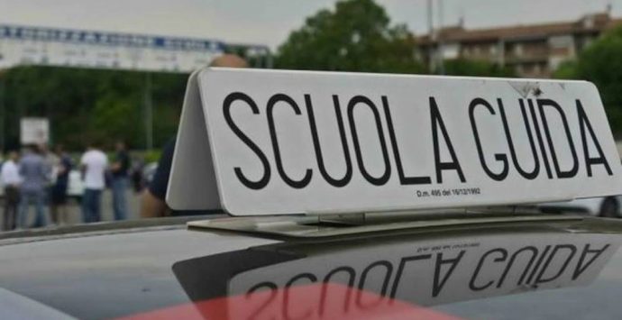 Esami di guida sospesi, le autoscuole calabresi pronte a ripartire – Video
