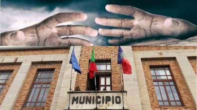 «Vibo è nel degrado e il Comune stanzia 108.500 euro di bonus per i dirigenti»