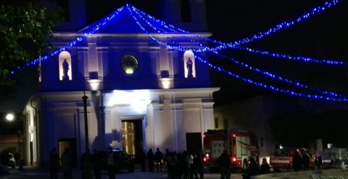 Briatico, incendio in chiesa: danni limitati ma tanta paura