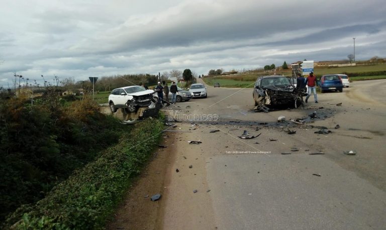 Incidente sul Poro nei pressi del bivio per Zungri e Spilinga, due i feriti – Video