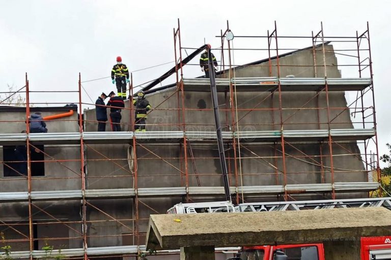 Operai folgorati, lutto cittadino a Filogaso e San Pietro a Maida – Video