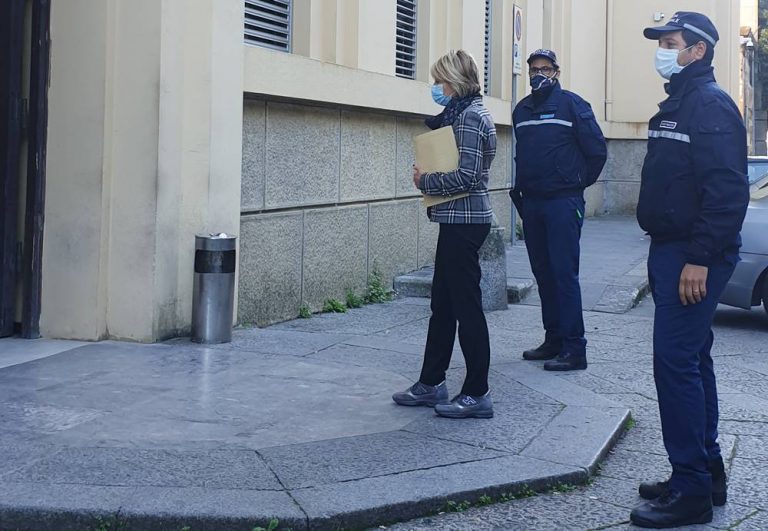 Disservizi nella raccolta rifiuti, il sindaco di Vibo porta le carte in Procura