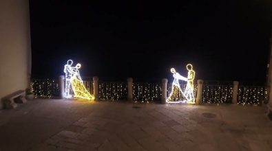 Tropea, Comune e associazioni riaccendono il Natale – Video