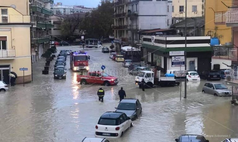 Alluvione di Crotone, i Vigili del fuoco di Vibo inviano uomini e mezzi