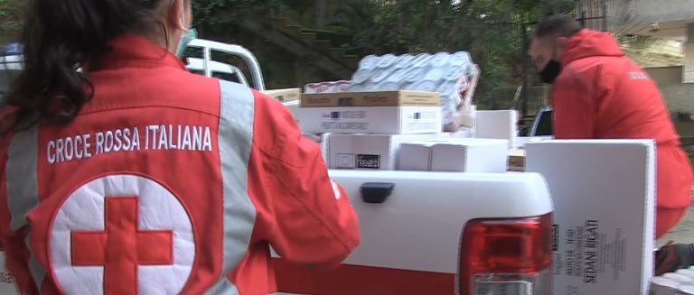 Una giornata con la Croce Rossa di Vibo e i nuovi poveri del Covid: storie di ordinaria disperazione – Video