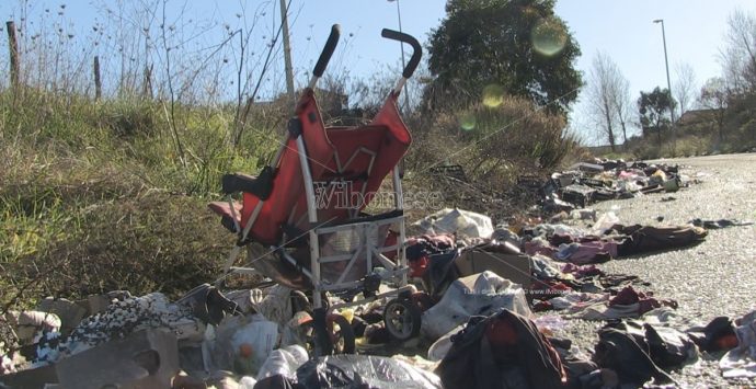 Vibo Valentia, i rifiuti post-natalizi: benvenuti nella provincia infestata dagli zozzoni impuniti