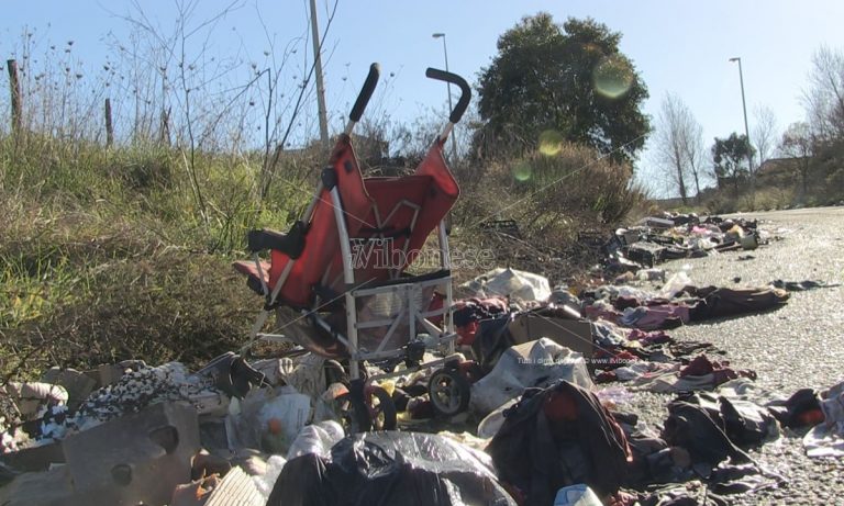 Vibo Valentia, i rifiuti post-natalizi: benvenuti nella provincia infestata dagli zozzoni impuniti