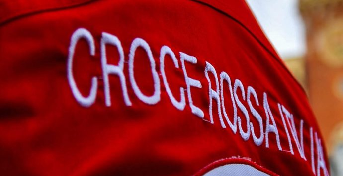 Pizzo, lo sconforto dei volontari della Croce rossa: «Sempre in prima linea ma l’Asp non ci dà una sede»
