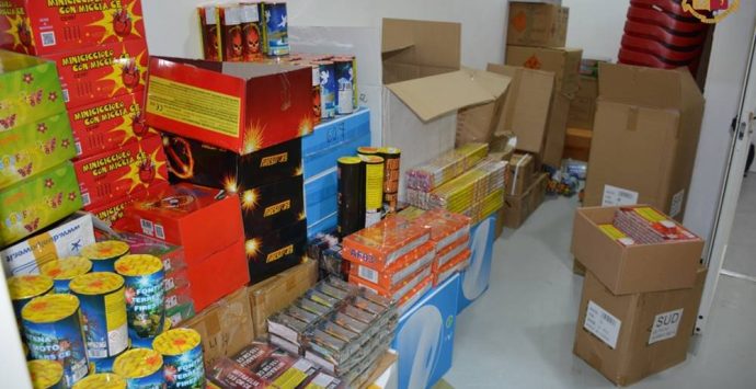 Vibo, vendita senza licenza: sequestrati 365 chili di fuochi d’artificio