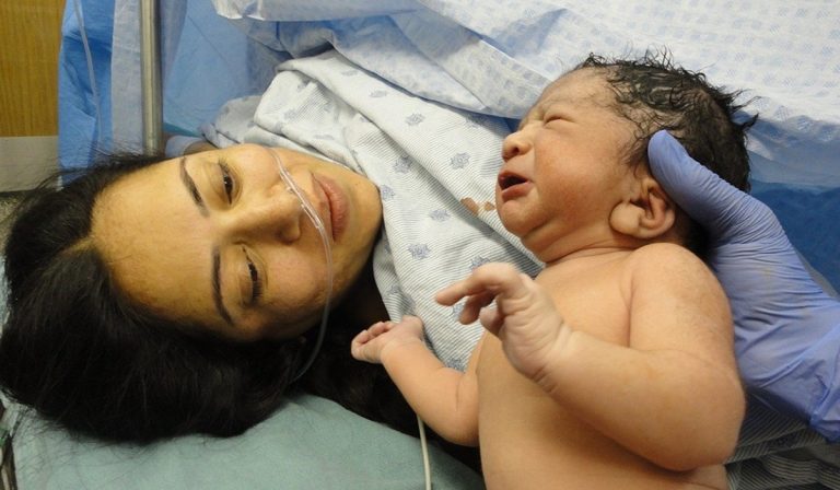 Anche a Vibo i papà potranno entrare in sala parto. Accolto l’appello di un giovane