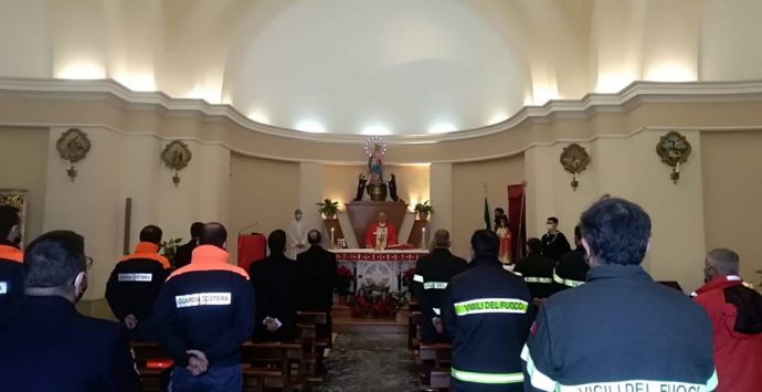 Vigili del fuoco e Capitaneria festeggiano la patrona Santa Barbara – Foto