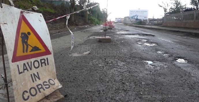 Buche, frane e allagamenti: l’apice del disastro sulle strade del Vibonese – Video