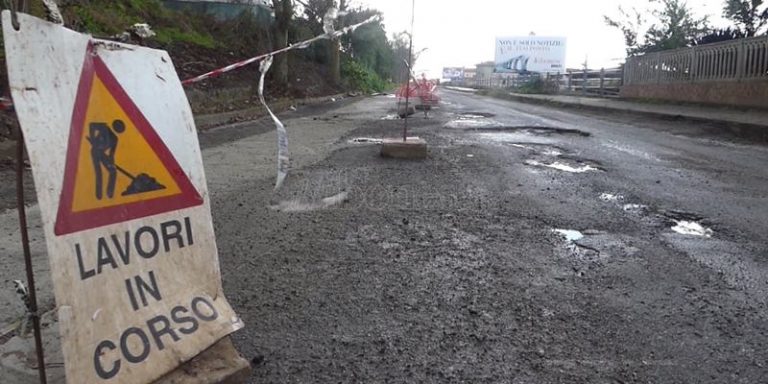 Buche, frane e allagamenti: l’apice del disastro sulle strade del Vibonese – Video