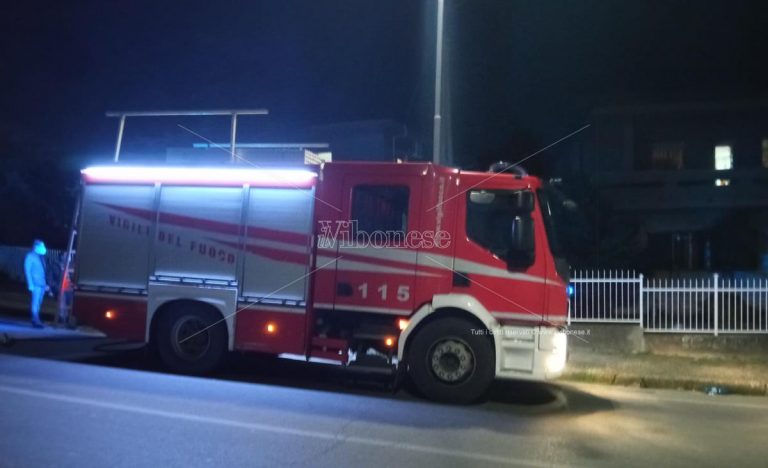 Vigili del fuoco evitano incendio del tetto in un’abitazione di Paravati